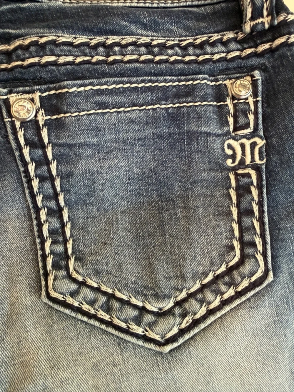 Miss Me Women's Blue Denim Bermuda Rhinestone Shorts 26 Mid Rise Medium Wash EUC